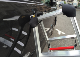 簡単装着、付けたまま開閉可能。