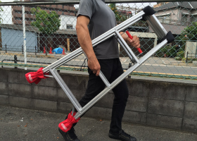 脚立カバーと一緒に使えば屋内外を問わない万能選手に!!