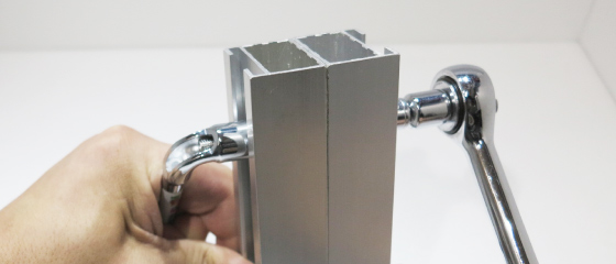 「スルーレンチ」の使用画像